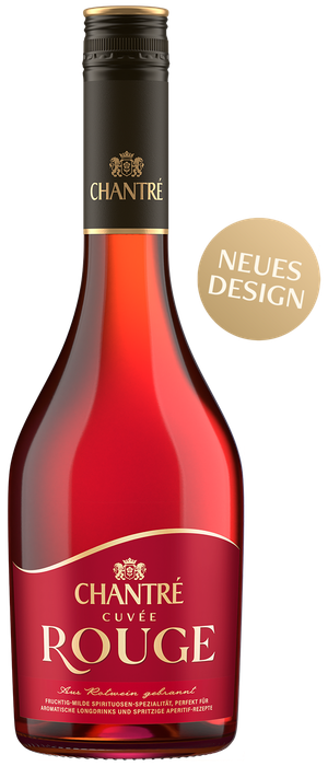 Eine elegante Flasche mit rotem Inhalt, die das neue Design von CHANTRÉ Cuvée Rouge präsentiert, ideal für fruchtige Longdrinks.